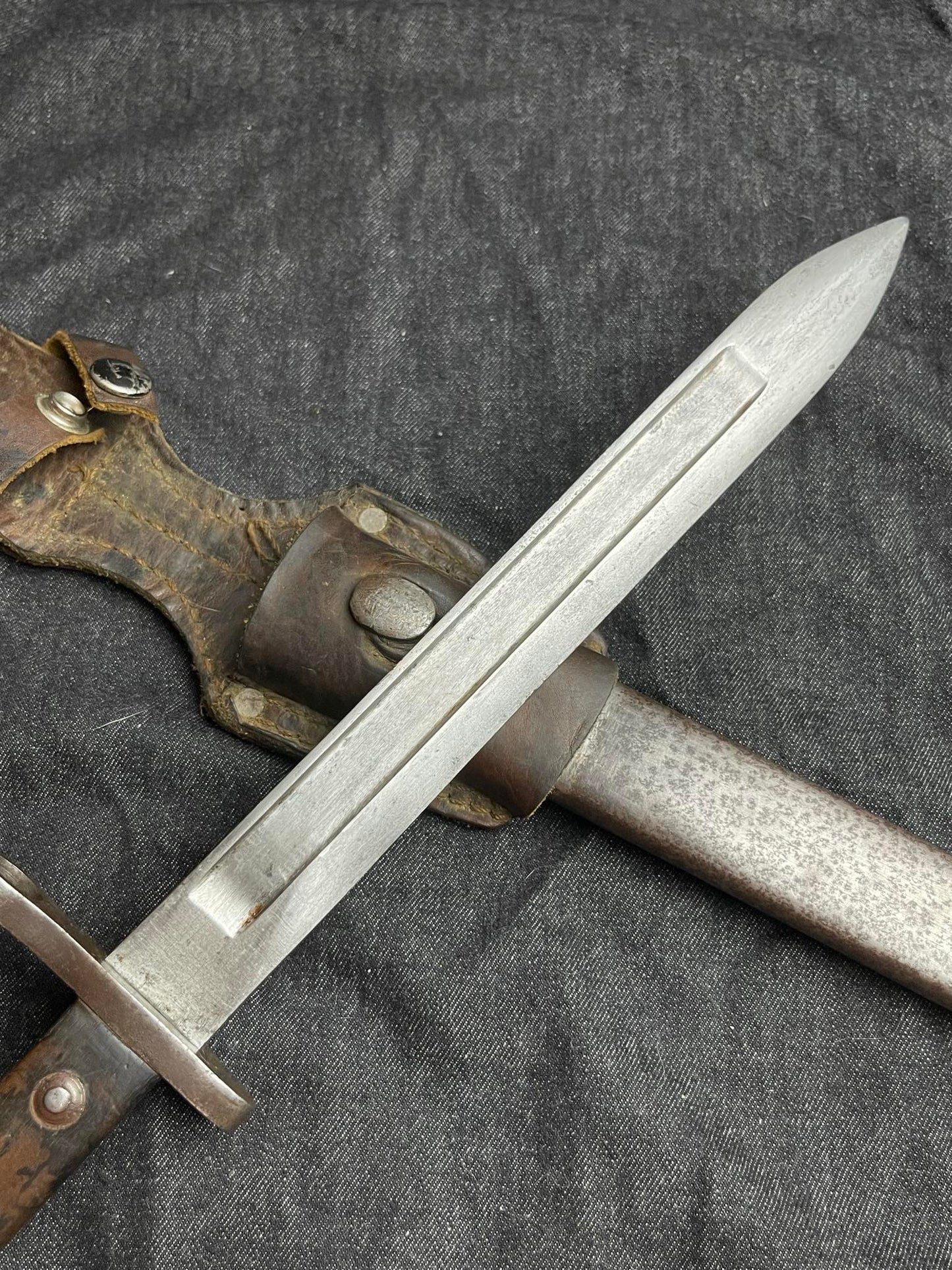 INTERESTING EARLY TURKISH ASKARI FABRIKA M1935 MAUSER BAYONET W/ LEAF SPEING AND MODIFIED GERMAN WW1 FROG