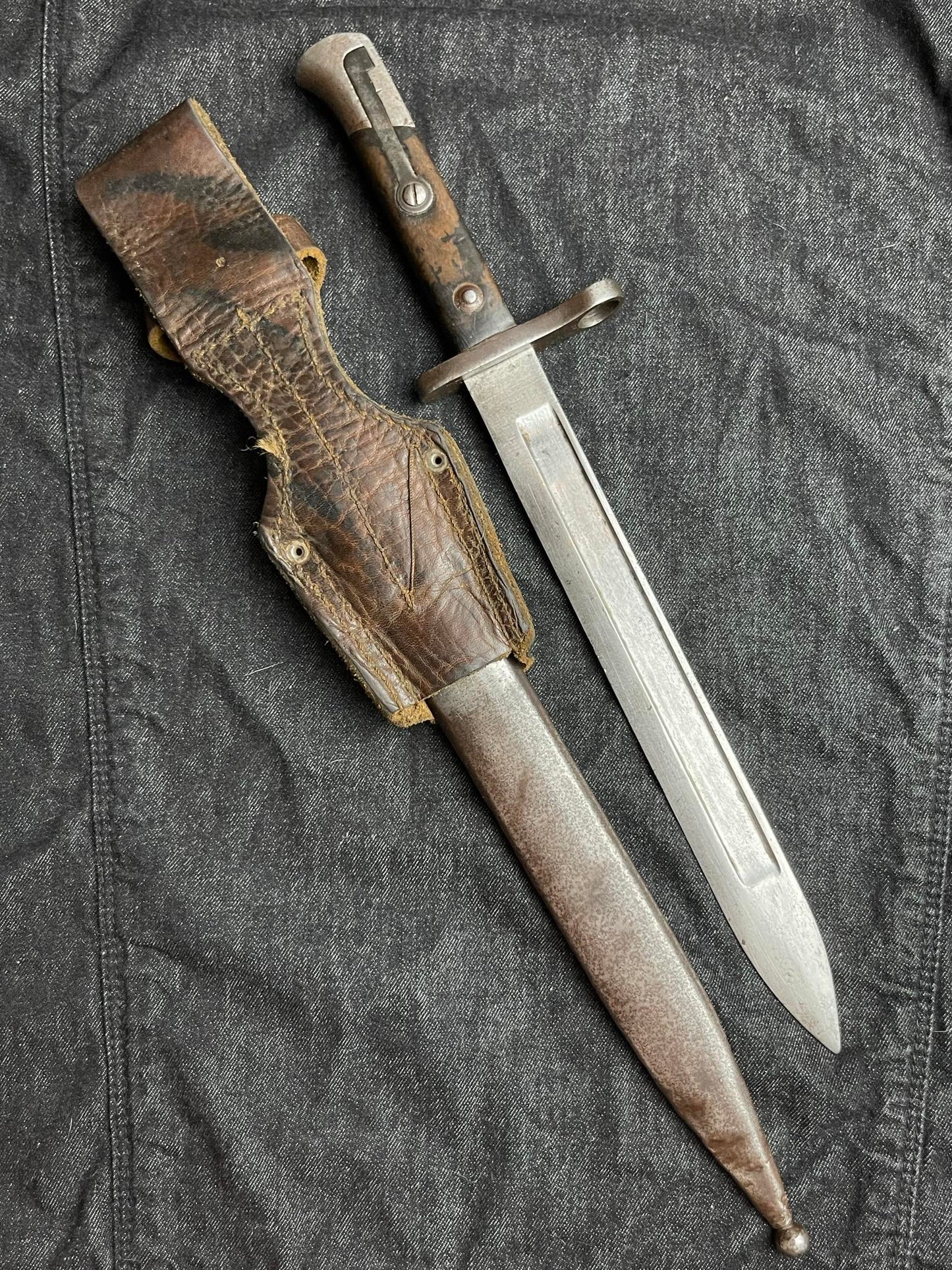 INTERESTING EARLY TURKISH ASKARI FABRIKA M1935 MAUSER BAYONET W/ LEAF SPEING AND MODIFIED GERMAN WW1 FROG