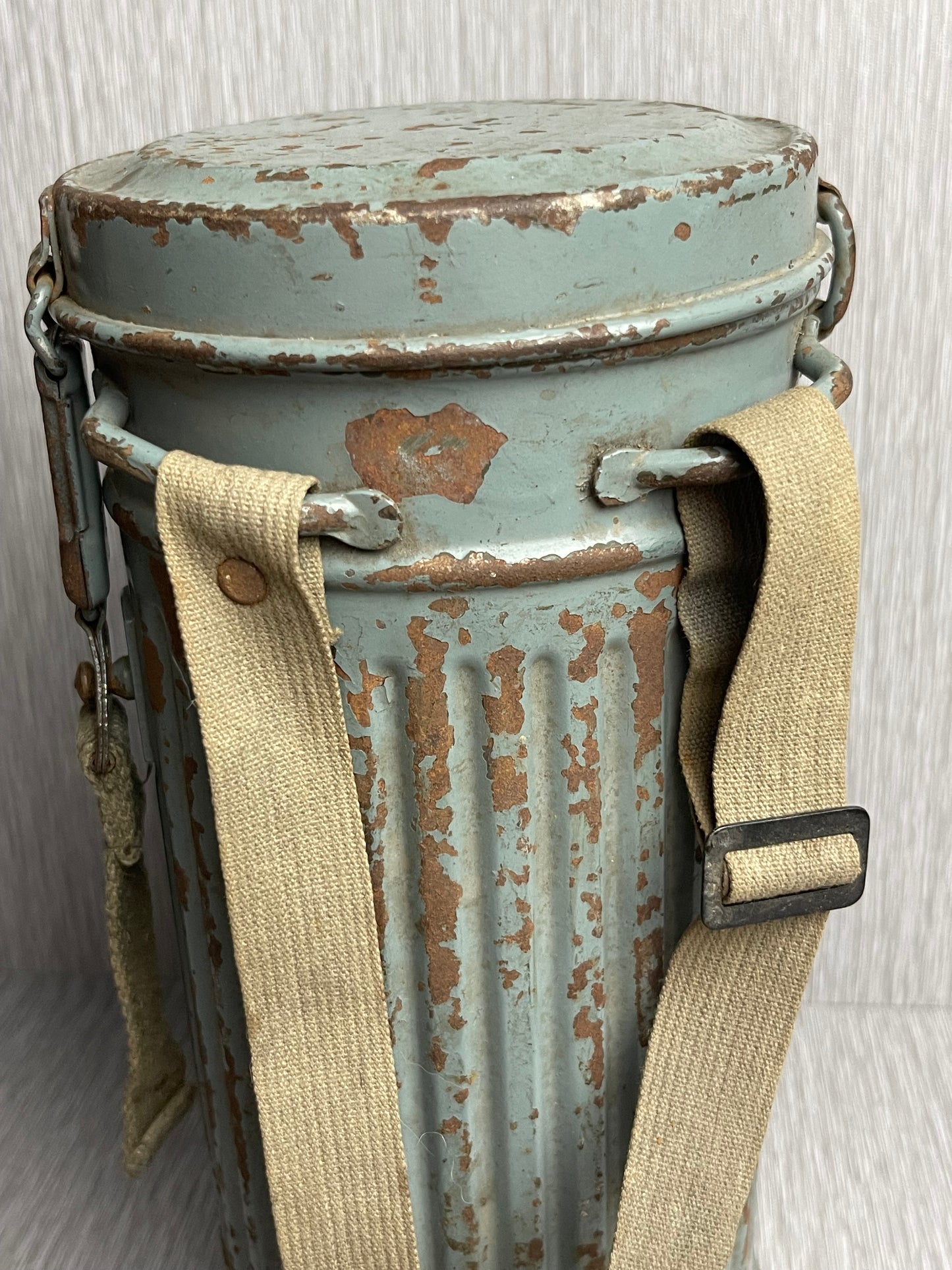 GERMAN WW2 1944 KRIEGSMARINE CAMOUFLAGED GAS MASK CANISTER W/ RIVETED STRAPS