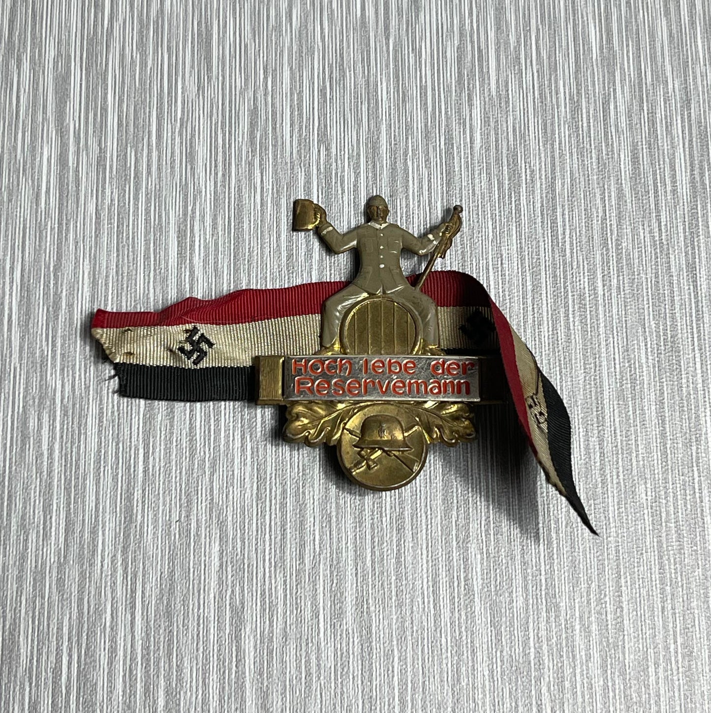 GERMAN WW2 "HOCH LEBE DER RESERVEMANN" PIN/BADGE WITH RIBBON