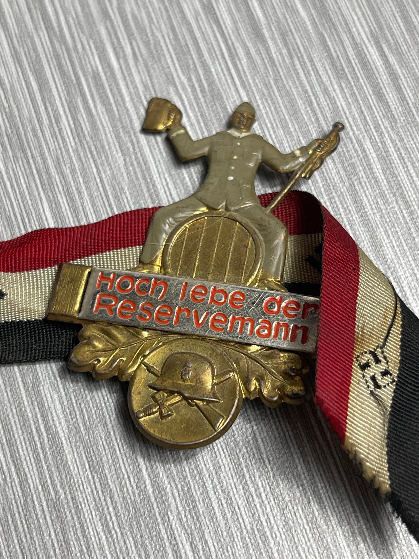 GERMAN WW2 "HOCH LEBE DER RESERVEMANN" PIN/BADGE WITH RIBBON