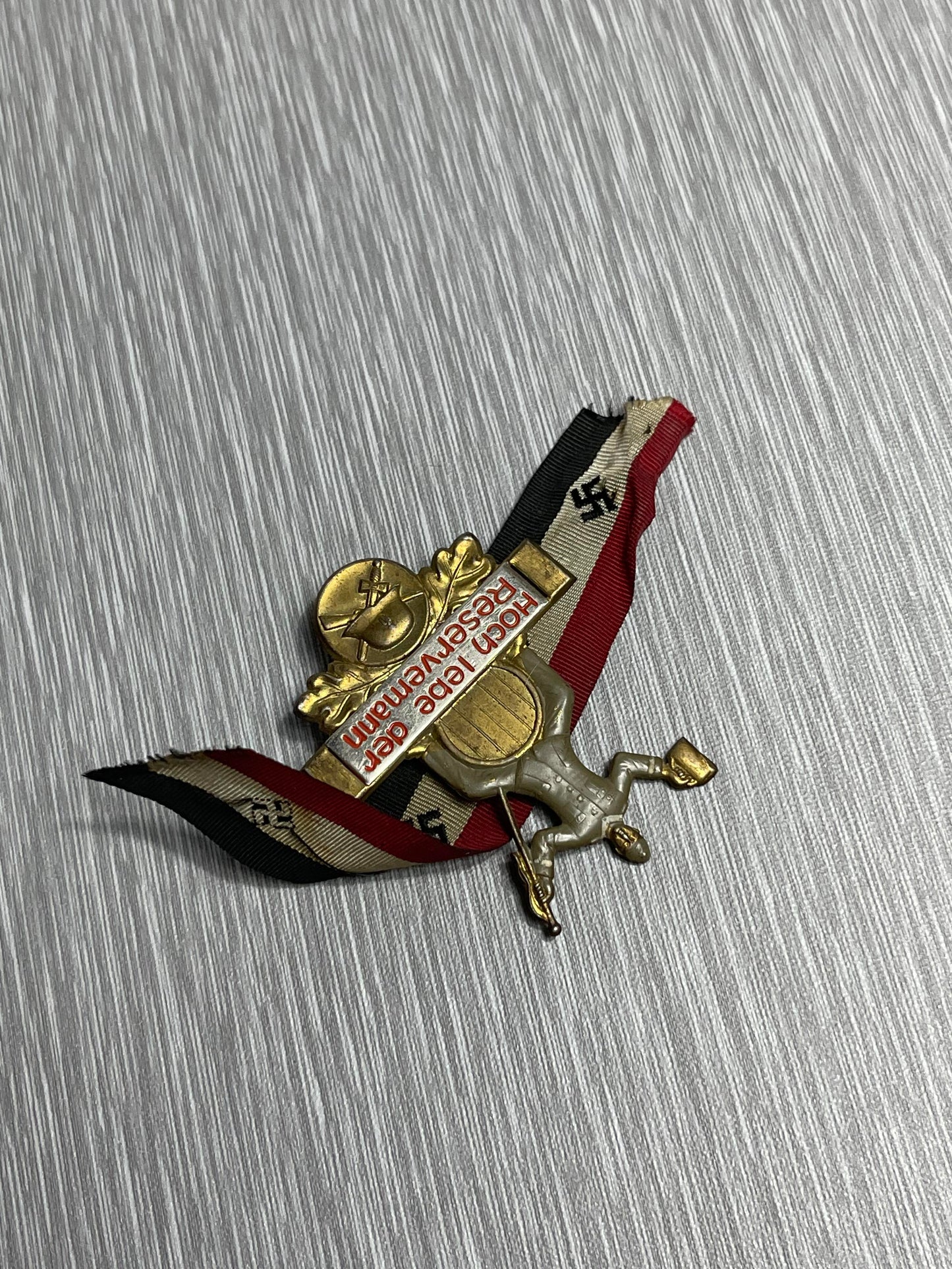 GERMAN WW2 "HOCH LEBE DER RESERVEMANN" PIN/BADGE WITH RIBBON