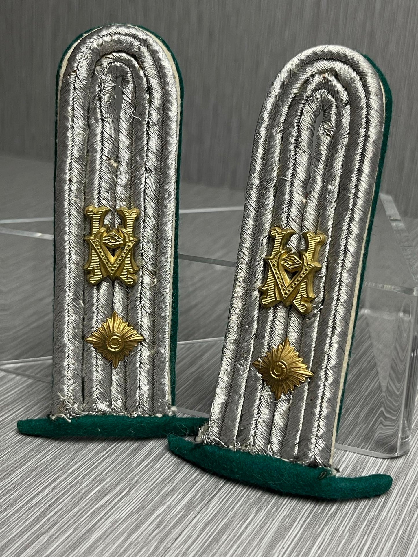 RARE GERMAN WW2 WEHRMACHT HEERESVERWALTUNG OBERZAHLMEISTER FIRST LIEUTENANT MATCHING SHOULDER BOARDS