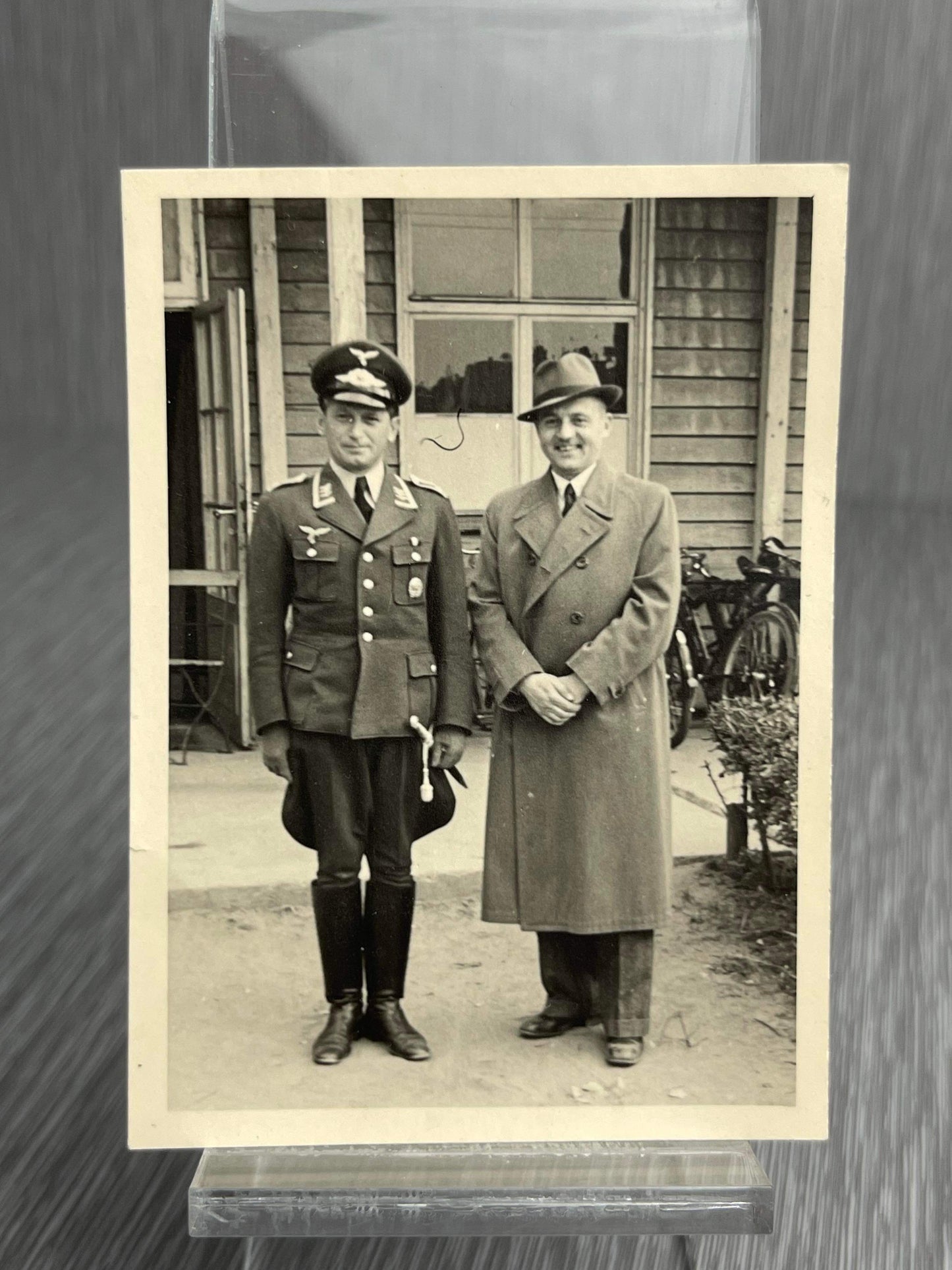 GERMAN WW2 LUFTWAFFE OFFICER IN FULL UNIFORM & DAGGER