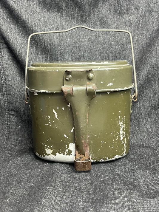 GERMAN WW2 WEHRMACHT 1944 M31 MATCHING MESS KIT BY LINNEPE & SCHINDLER, LUDENSCHEID "LS&L"