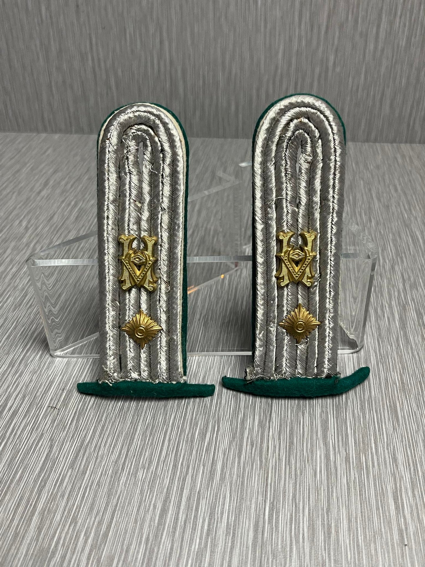 RARE GERMAN WW2 WEHRMACHT HEERESVERWALTUNG OBERZAHLMEISTER FIRST LIEUTENANT MATCHING SHOULDER BOARDS