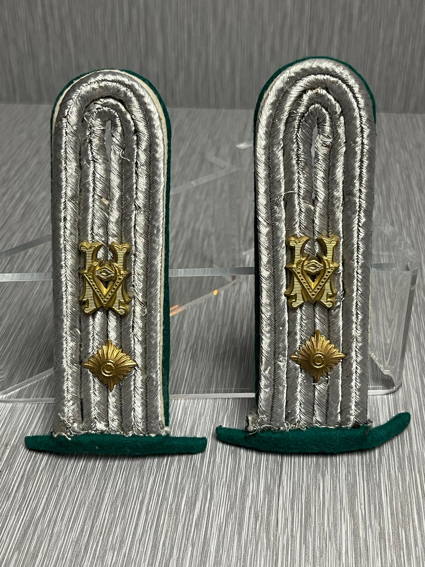 RARE GERMAN WW2 WEHRMACHT HEERESVERWALTUNG OBERZAHLMEISTER FIRST LIEUTENANT MATCHING SHOULDER BOARDS