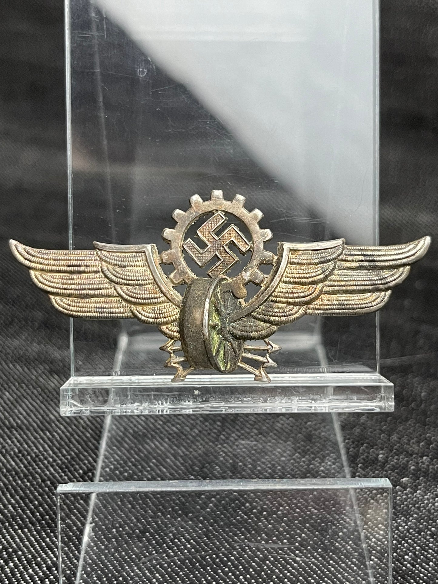 GERMAN WW2 ELECTRIC STREETCAR OPERATOR HAT INSIGNIA BY NUELLE & HUECK, LUDENSCHEID “RZM M1/53”