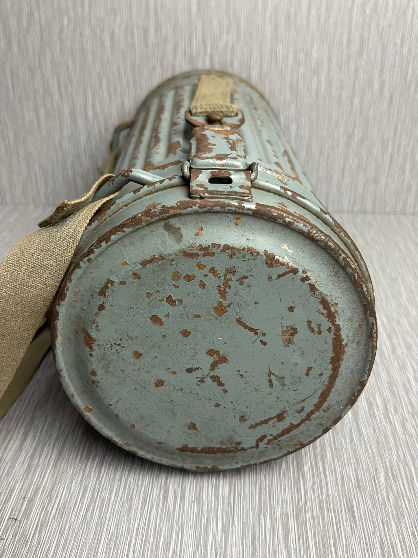 GERMAN WW2 1944 KRIEGSMARINE CAMOUFLAGED GAS MASK CANISTER W/ RIVETED STRAPS