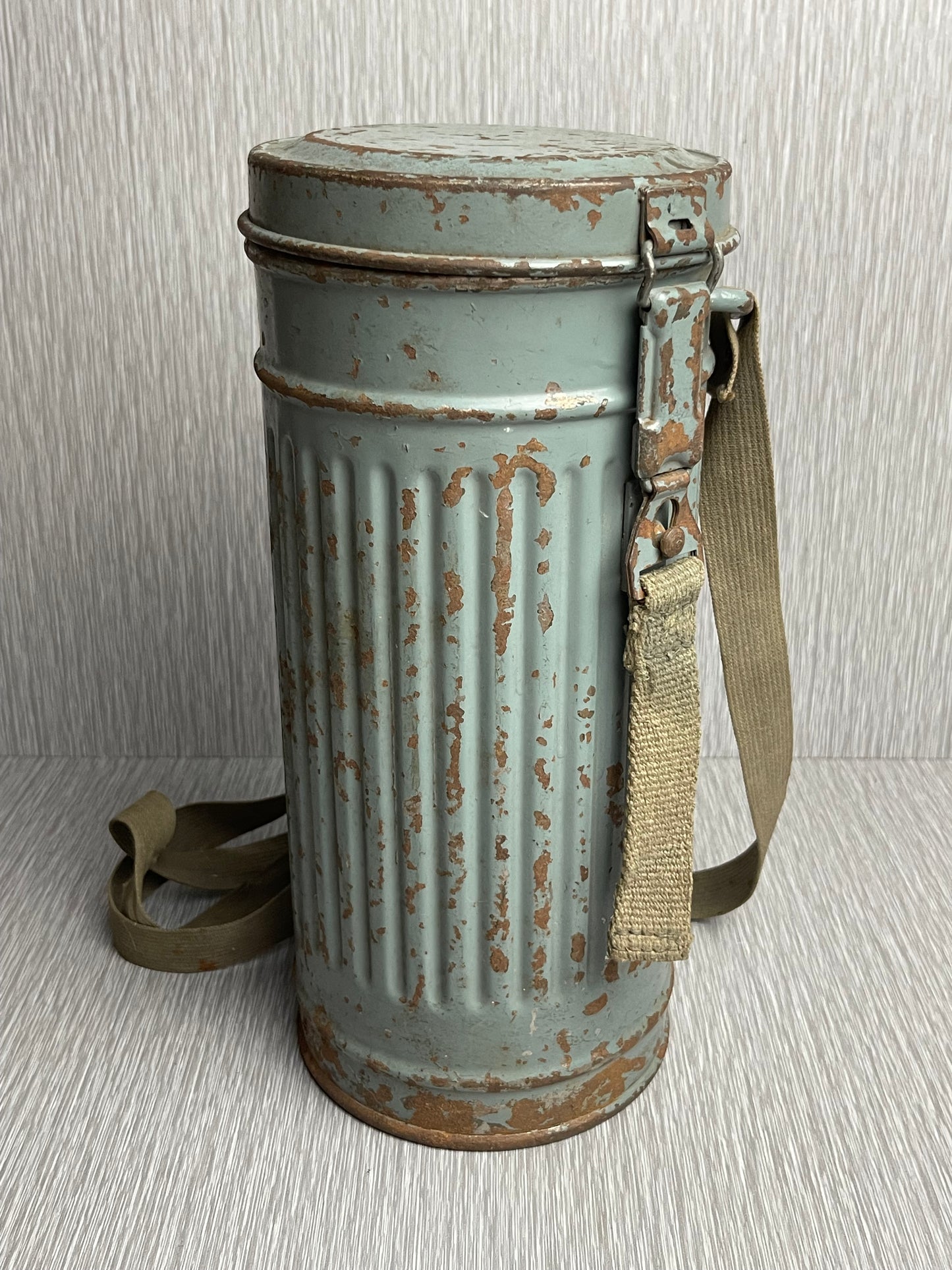 GERMAN WW2 1944 KRIEGSMARINE CAMOUFLAGED GAS MASK CANISTER W/ RIVETED STRAPS