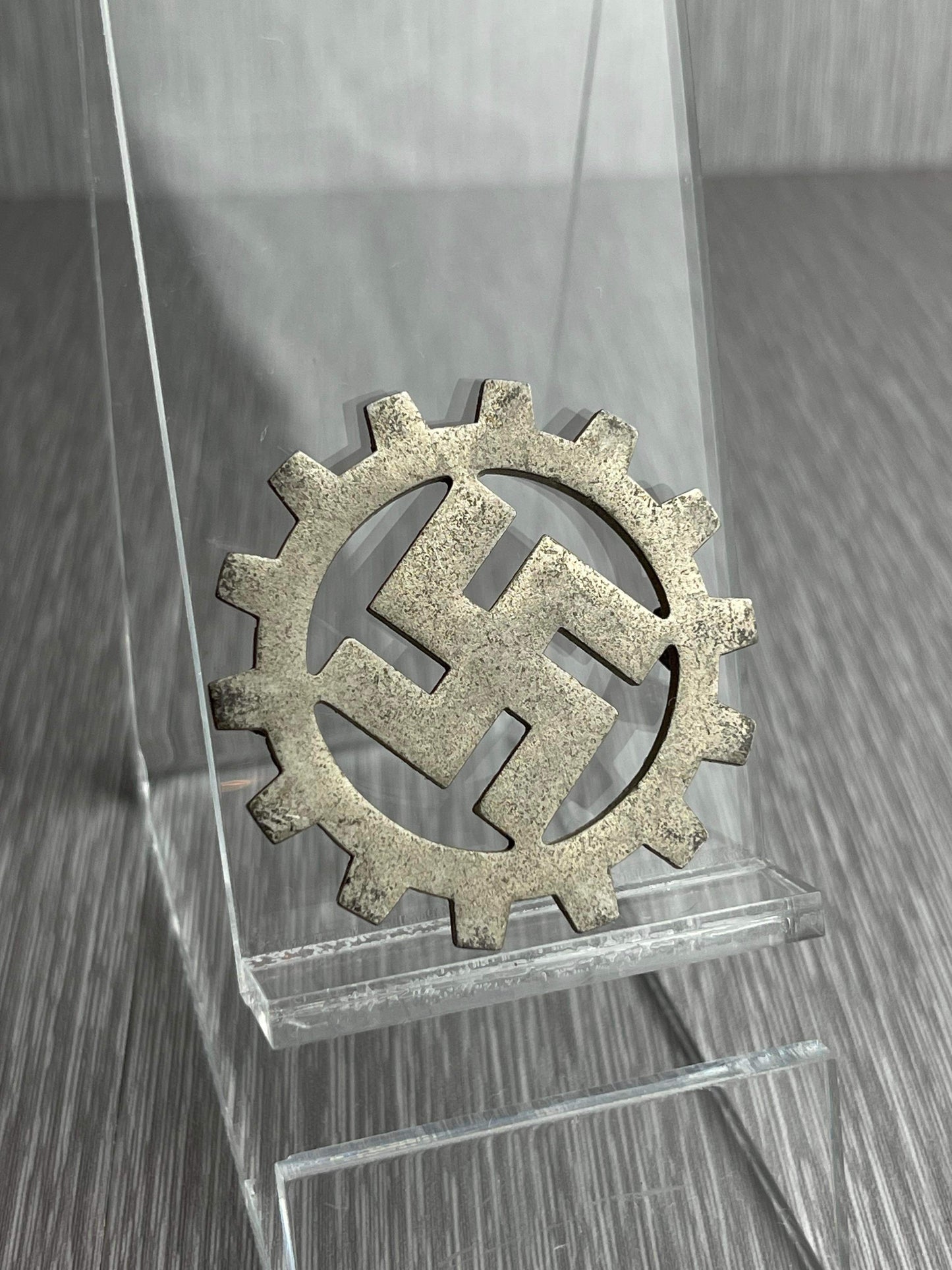 GERMAN WW2 DAF VEHICLE BADGE