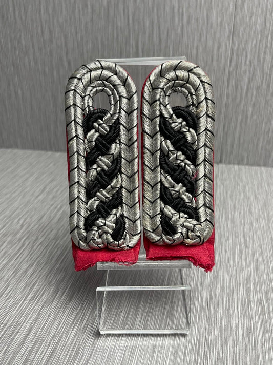 GERMAN WW2 FEUERSCHUTZPOLIZEI MEISTER’S MATCHING SEW-IN STYLE SHOULDER BOARDS