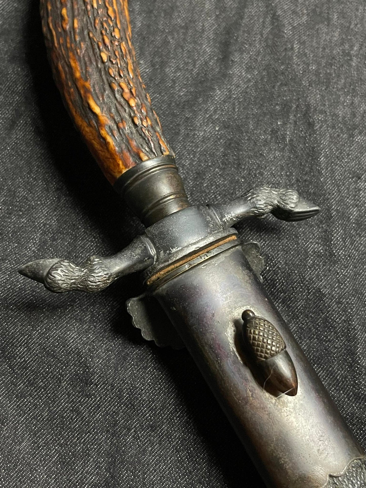 GERMAN WW2 NATIONAL HUNTING ASSOCIATION ‘DEUTSCHE JÄGERSCHAFT’ TRIPLE ETCHED HUNTING DAGGER W/ LEATHER SCABBARD